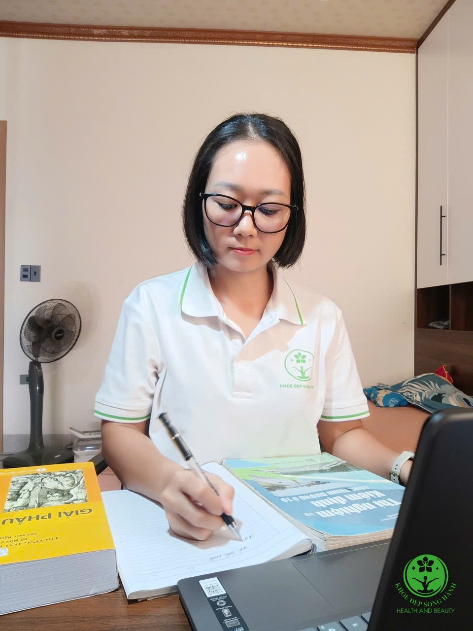 Ghi số đo huyết áp vào sổ theo dõi mỗi ngày - thói quen nhỏ giúp bác sĩ đánh giá đúng