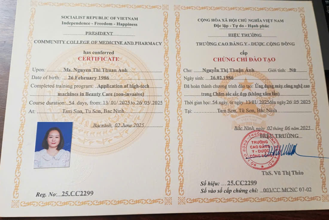 Chứng chỉ đào tạo Ứng dụng máy công nghệ cao trong Chăm sóc sắc đẹp (không xâm lấn) — Trường Cao đẳng Y – Dược Cộng Đồng cấp cho Nguyễn Thị Thuận Ánh, 02/06/2025